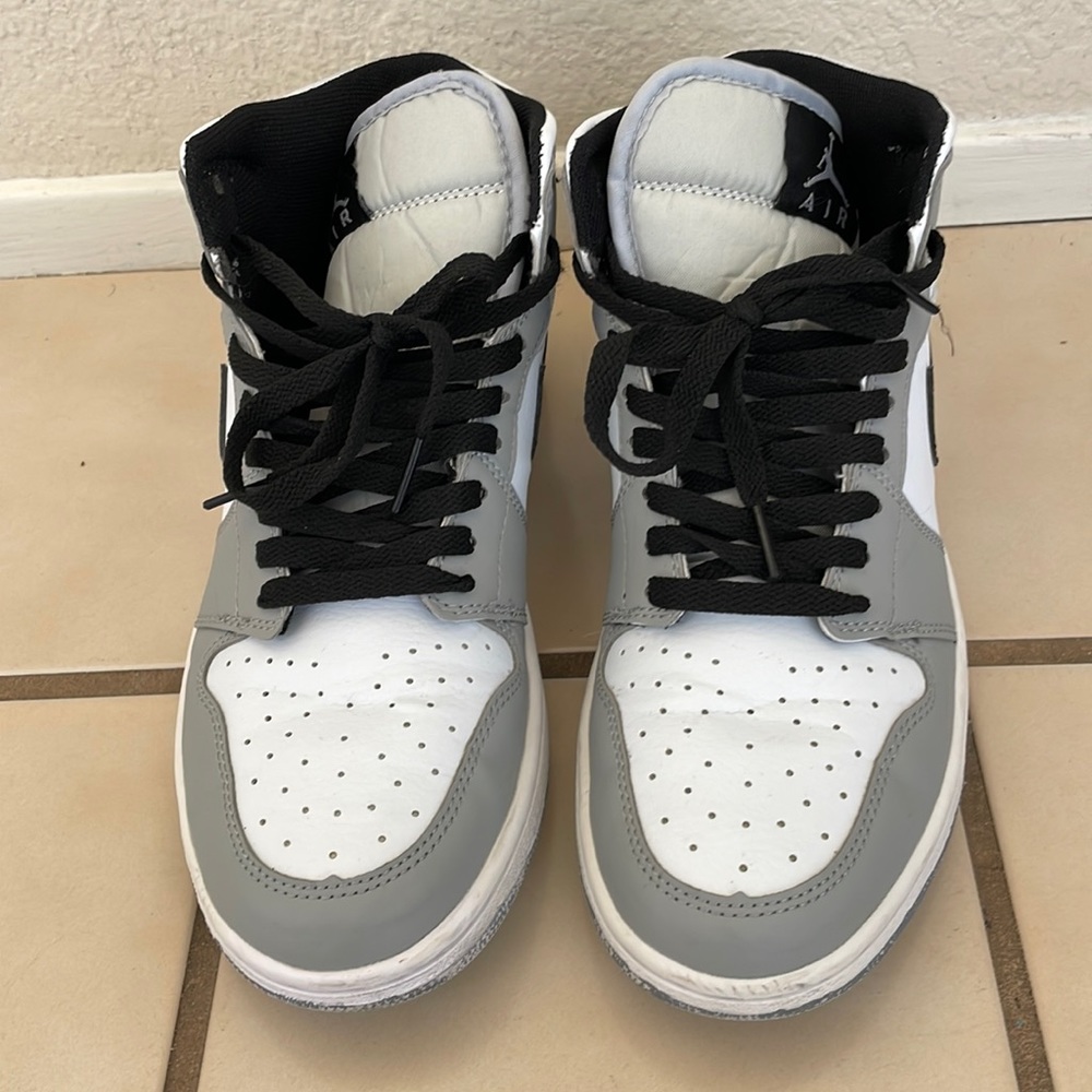 Jordan 1 Mid Light Smoke Grey
